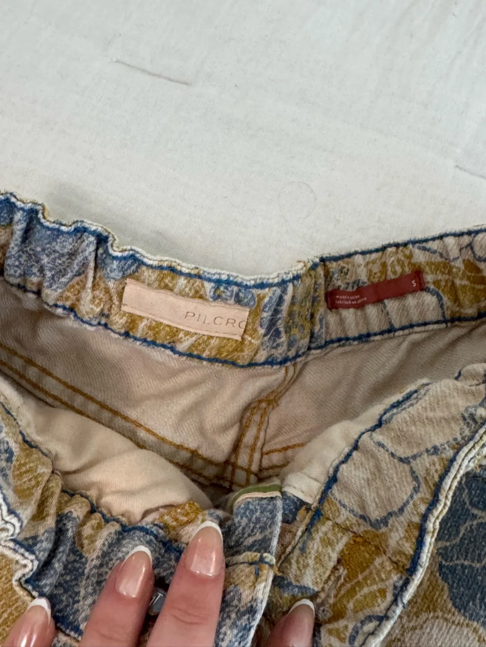 Anthropologie Floral Print Denim Jean Shorts in Blue and Tan - Picture 2 of 2